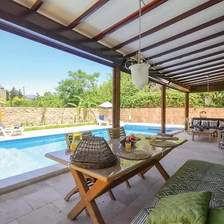 Sleeps 8 Air Con Wifi *