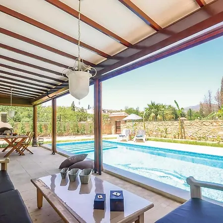 Sleeps 8 Air Con Wifi *